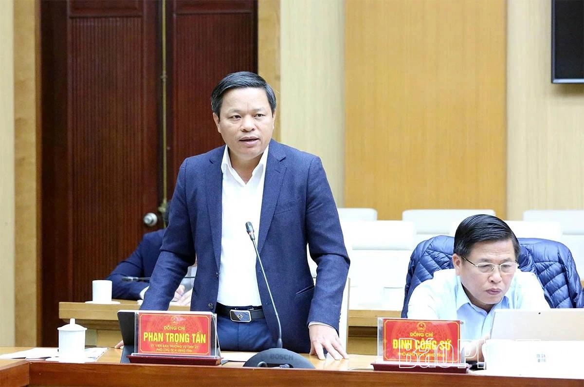 Chủ tịch UBND tỉnh Trần Duy Đông chủ trì hội nghị giao ban giữa Chủ tịch, các Phó Chủ tịch UBND tỉnh