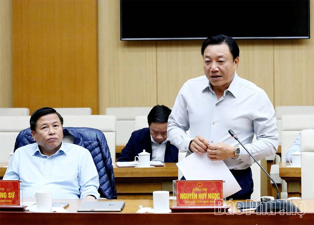 Chủ tịch UBND tỉnh Trần Duy Đông chủ trì hội nghị giao ban giữa Chủ tịch, các Phó Chủ tịch UBND tỉnh