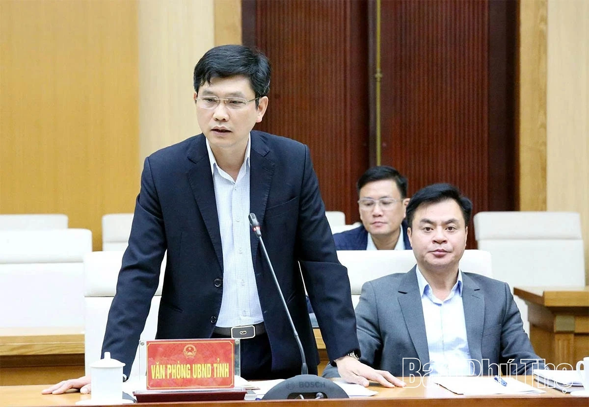 Chủ tịch UBND tỉnh Trần Duy Đông chủ trì hội nghị giao ban giữa Chủ tịch, các Phó Chủ tịch UBND tỉnh