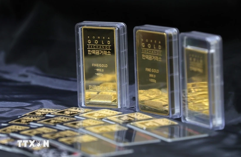 Giá vàng thế giới chạm mức cao nhất trong gần ba tuần