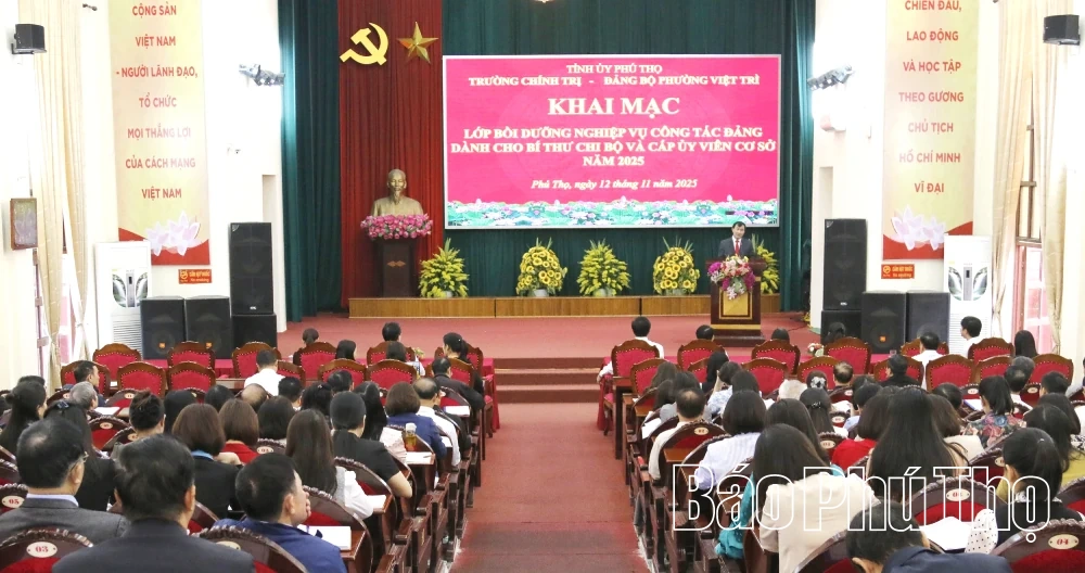 Khai giảng lớp bồi dưỡng nghiệp vụ công tác Đảng