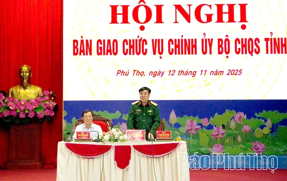 Bàn giao chức vụ Chính uỷ Bộ CHQS tỉnh
