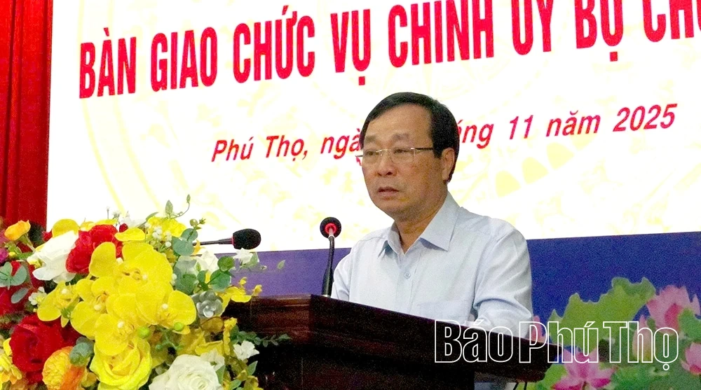 Bàn giao chức vụ Chính uỷ Bộ CHQS tỉnh