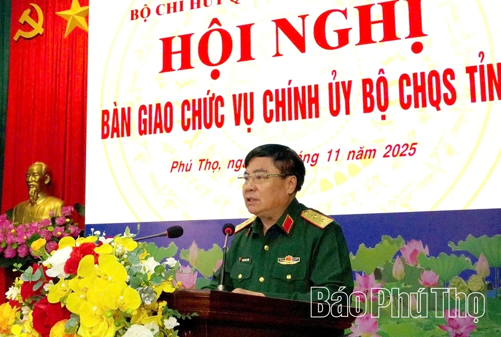 Bàn giao chức vụ Chính uỷ Bộ CHQS tỉnh