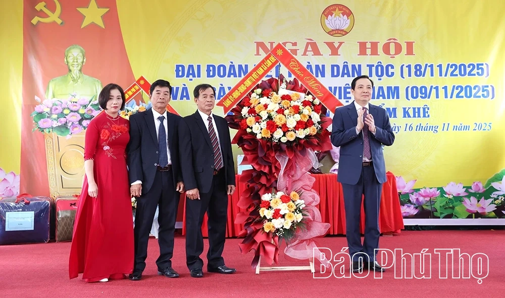 Trưởng Đoàn ĐBQH tỉnh Bùi Minh Châu dự Ngày hội đại đoàn kết toàn dân tộc khu Minh Tân