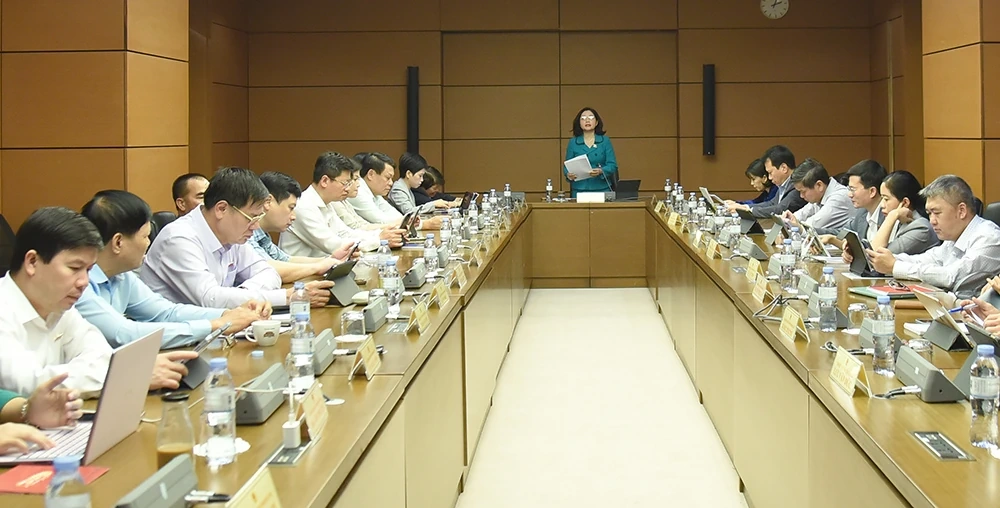 Thảo luận tại Tổ về các Dự án Luật