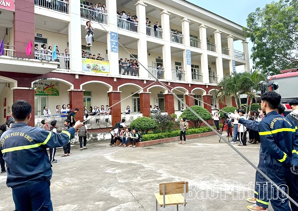 Tuyên truyền, trải nghiệm, thực hành kỹ năng chữa cháy và cứu nạn, cứu hộ tại trường THCS Yên Lập