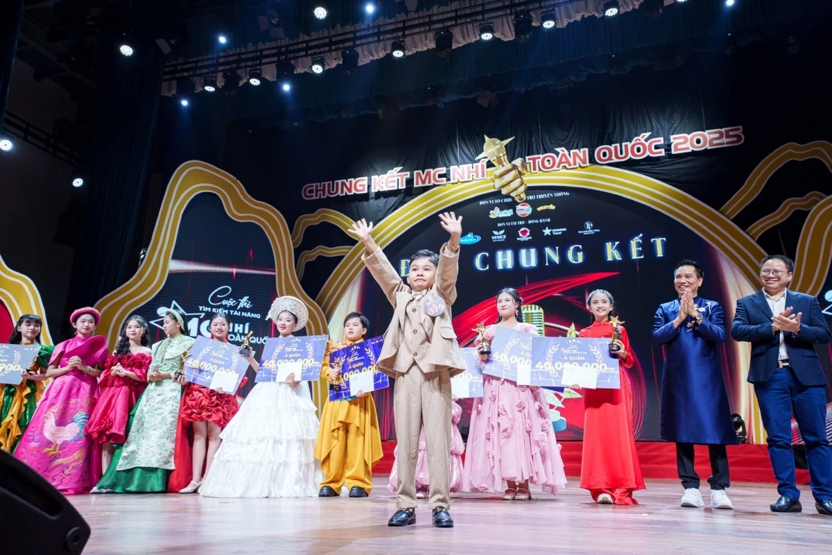 Cậu bé 12 tuổi kể chuyện Vua Lê Đại Hành giành quán quân MC Nhí toàn quốc 2025