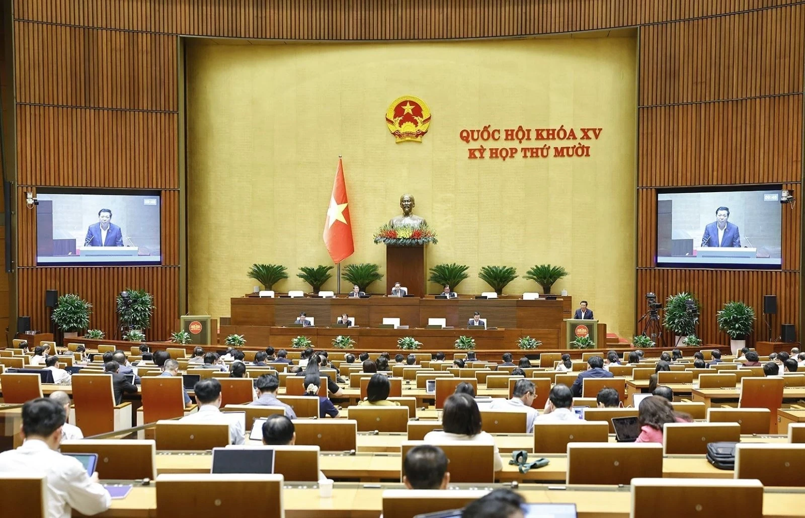 Ngày 13/11, Quốc hội biểu quyết thông qua Nghị quyết về kế hoạch phát triển kinh tế - xã hội năm 2026