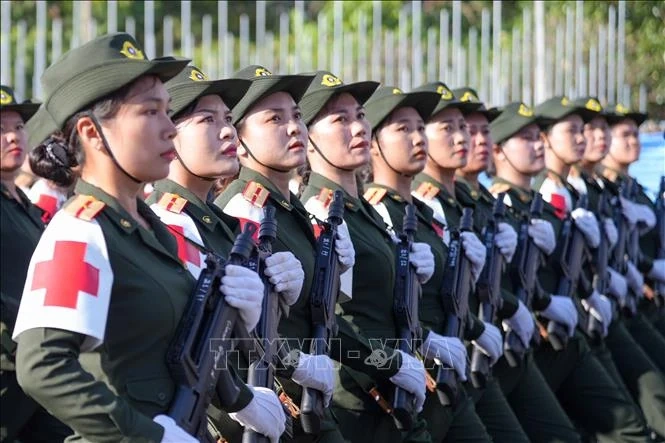 Lào: Tổng hợp luyện diễu binh, diễu hành kỷ niệm 50 năm Quốc khánh