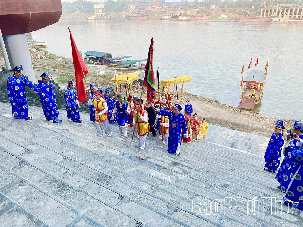 Tục rước nước Đền Tam Giang