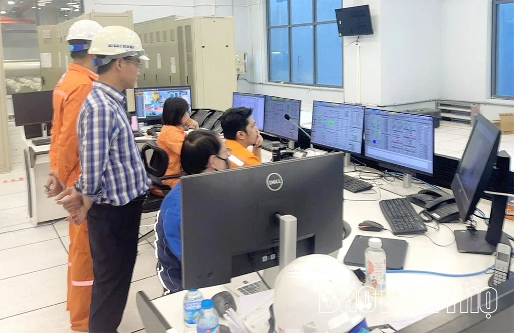 Hòa lưới thành công tổ máy số 2 Dự án Nhà máy Thủy điện Hòa Bình mở rộng