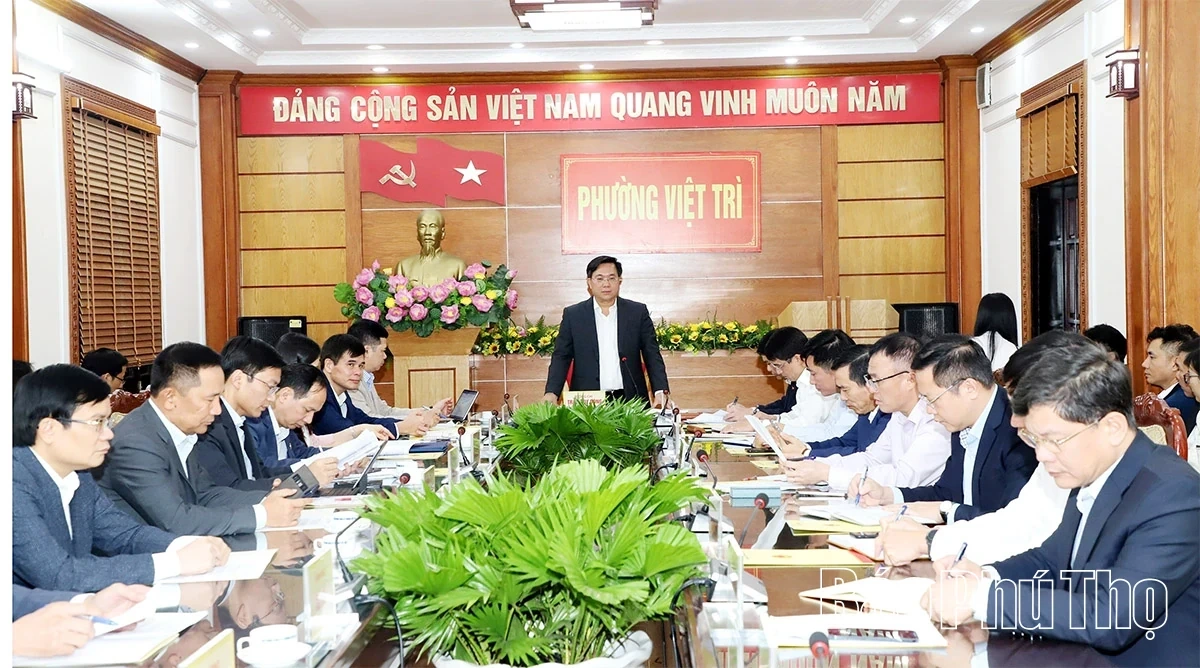 Chairman of the Provincial Peoples Committee Tran Duy Dong visits and works with Viet Tri ward