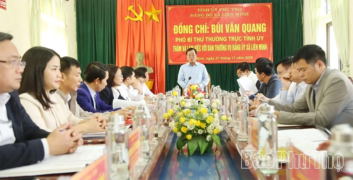 Permanent Deputy Secretary of the Provincial Party Committee Bui Van Quang works with the Standing Board of the Party Committees of Dong Thanh, Chi Tien, Lien Minh communes