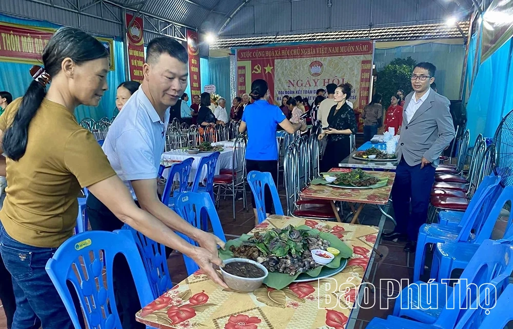 Ấm áp “Bữa cơm đại đoàn kết”