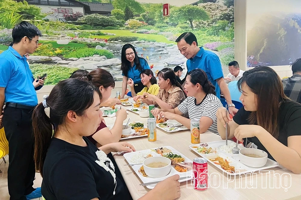 Chú trọng bữa ăn ca để công nhân yên tâm lao động, sản xuất