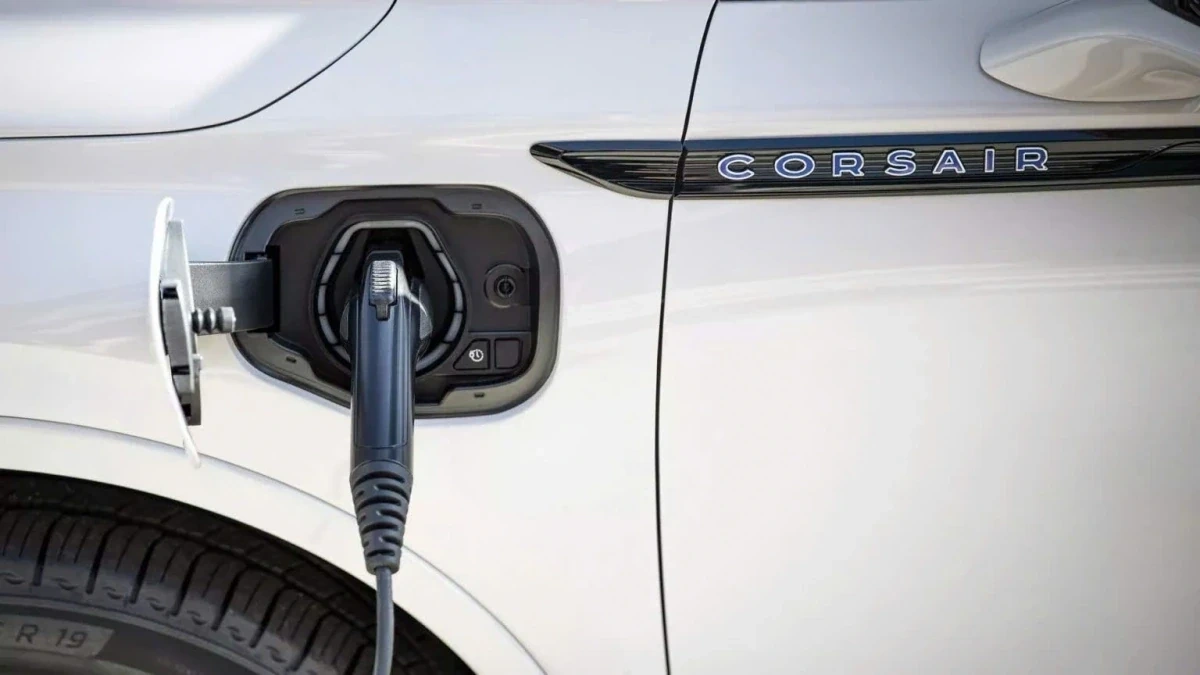 Ford triệu hồi hơn 20.000 PHEV vì rủi ro đoản mạch pin cao áp