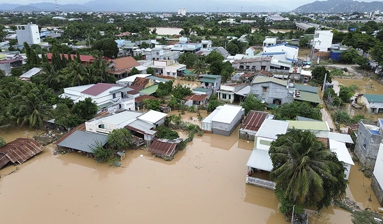 Thời tiết ngày 23/11: Mưa lớn kéo dài, lũ trên nhiều sông vẫn ở mức cao