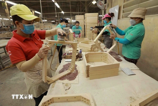 Tập trung ưu tiên giữ vững ổn định kinh tế vĩ mô, thúc đẩy xuất khẩu