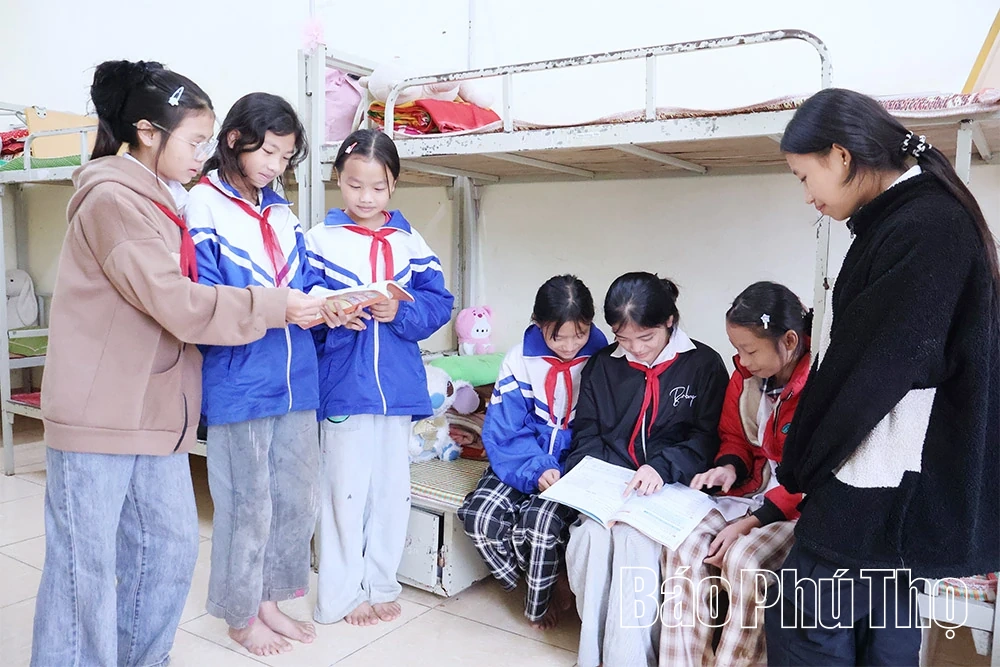 Nâng bước học sinh vùng khó đến trường