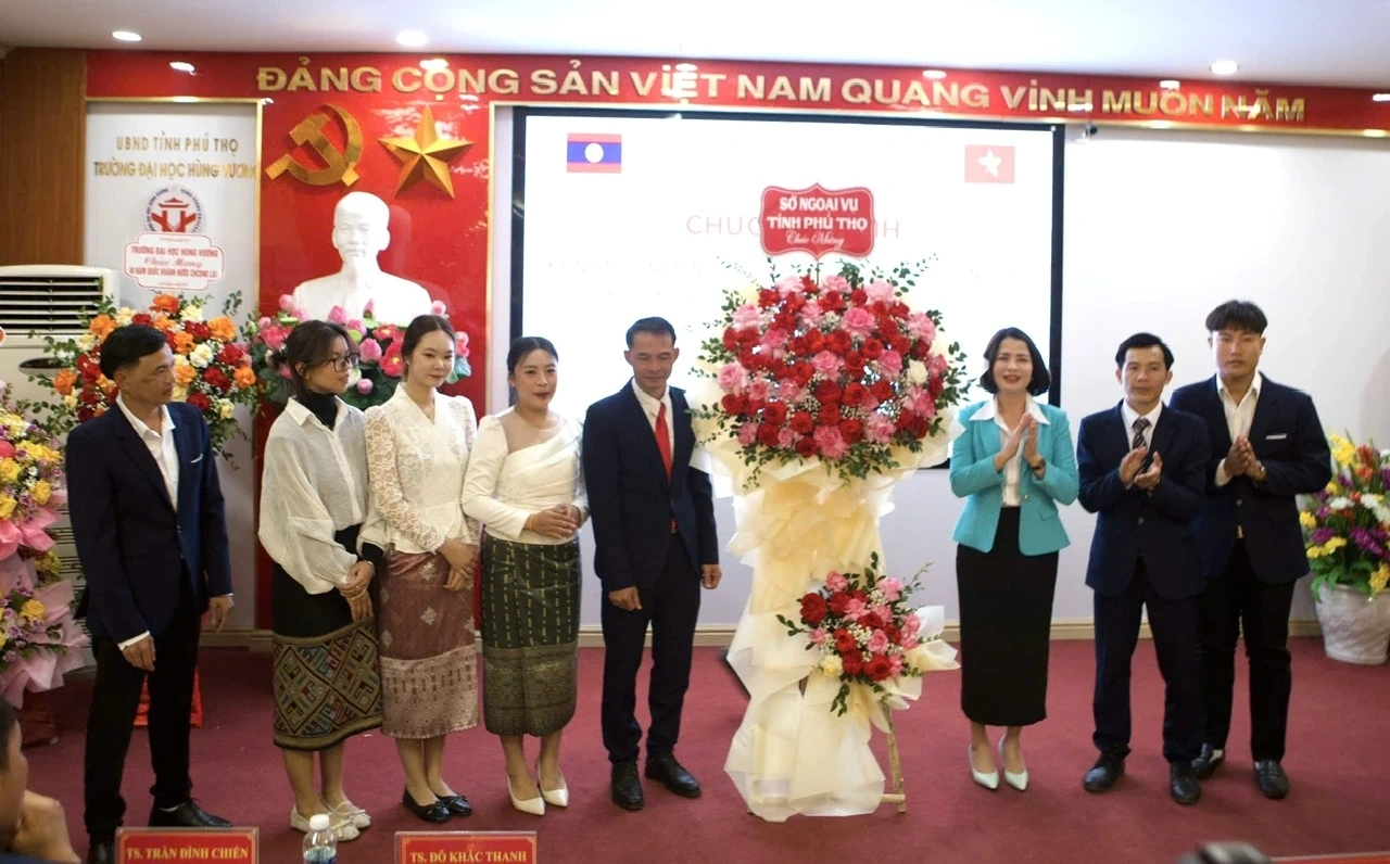 Trường Đại học Hùng Vương tổ chức kỷ niệm 50 năm ngày Quốc khánh nước bạn Lào