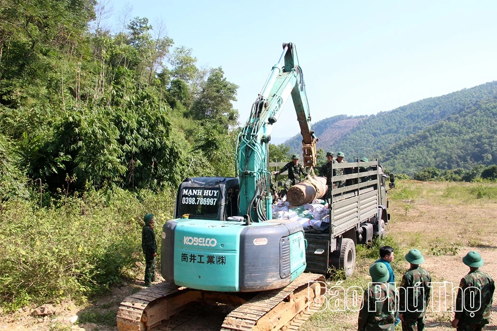 Hủy nổ an toàn quả bom hơn 1 tấn được phát hiện gần cầu Việt Trì