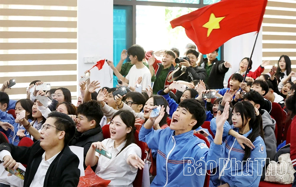 Học sinh 5 trường THPT tranh tài tại Hội thi Tuyên truyền ATGT