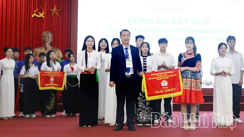 Học sinh 5 trường THPT tranh tài tại Hội thi Tuyên truyền ATGT