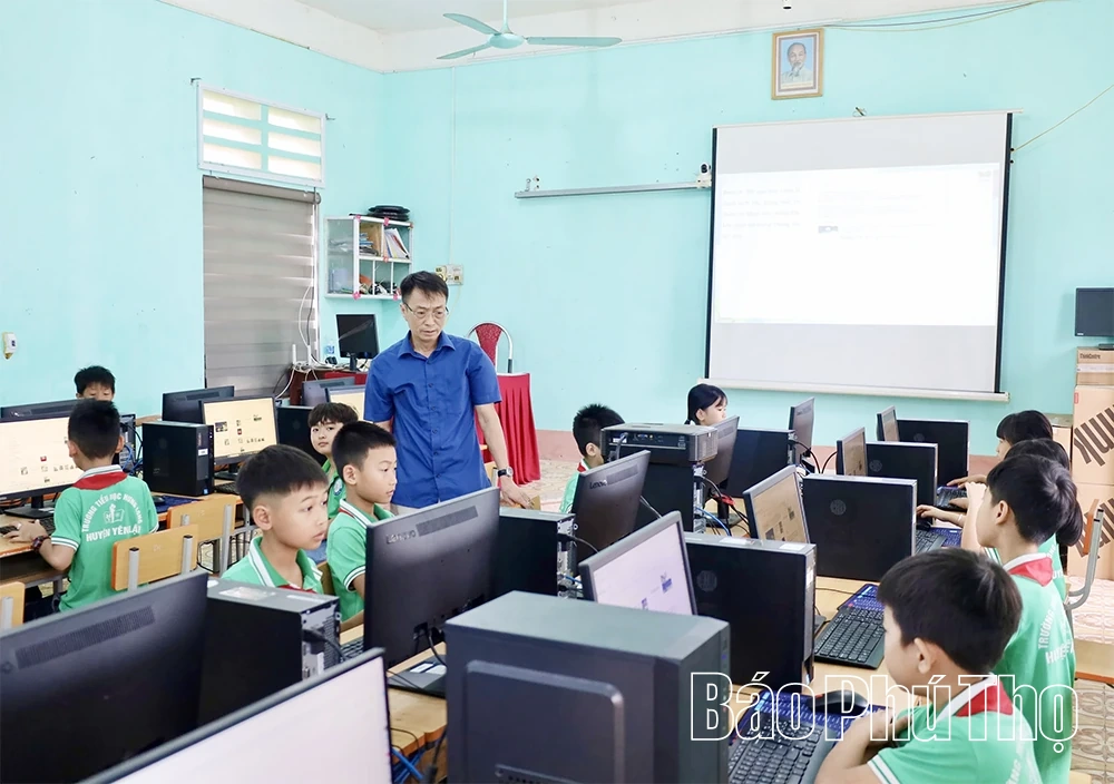 Nâng cao chất lượng dạy Tiếng Anh, Tin học ở xã vùng cao Yên Lập