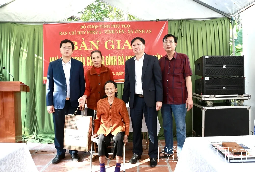 Bàn giao nhà tình nghĩa tặng hộ có hoàn cảnh khó khăn