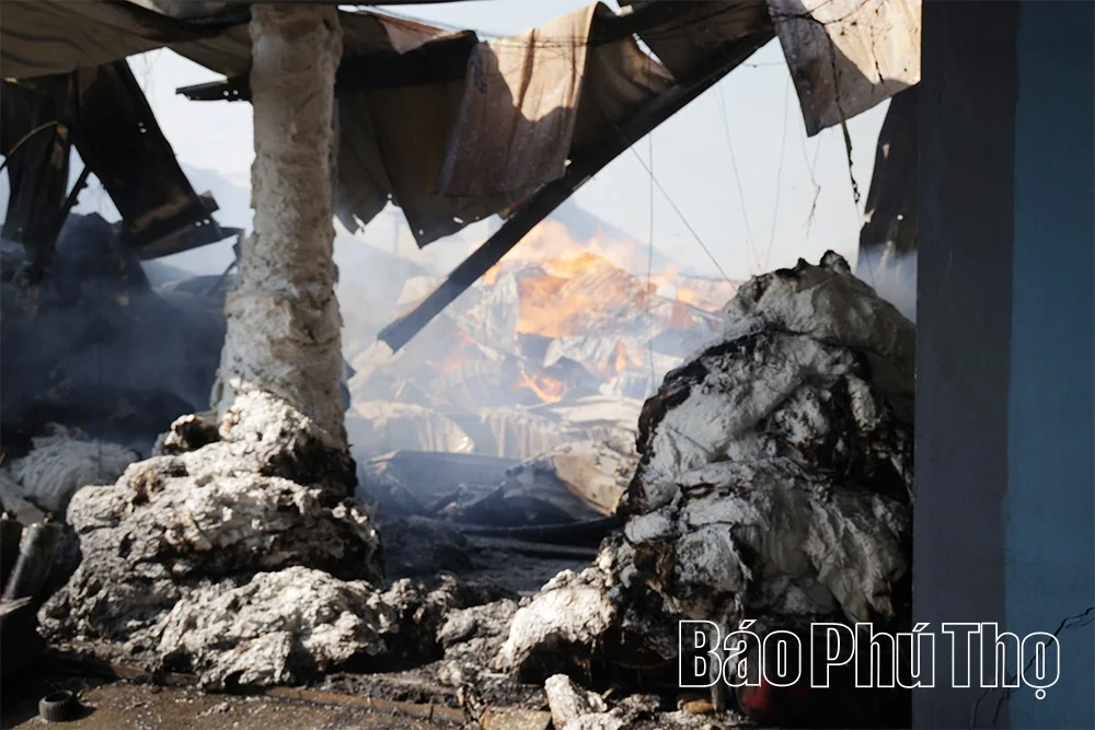 Cháy lớn tại nhà kho 01 tầng ở Công ty TNHH Tissue Linh An