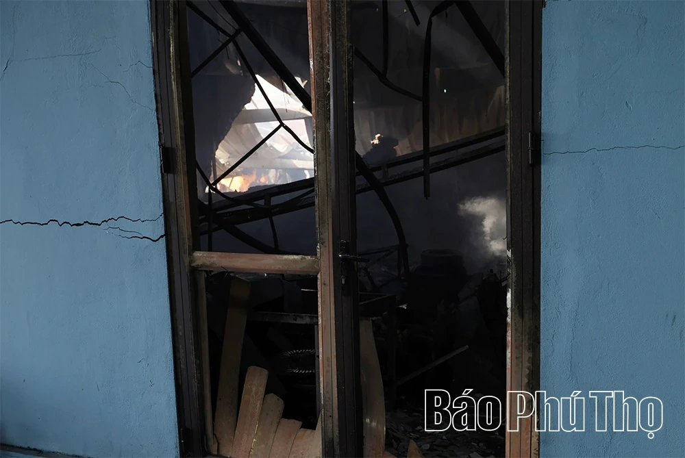 Cháy lớn tại nhà kho 01 tầng ở Công ty TNHH Tissue Linh An