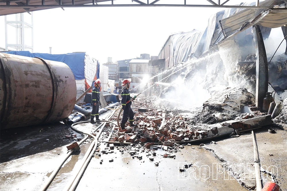 Cháy lớn tại nhà kho 01 tầng ở Công ty TNHH Tissue Linh An