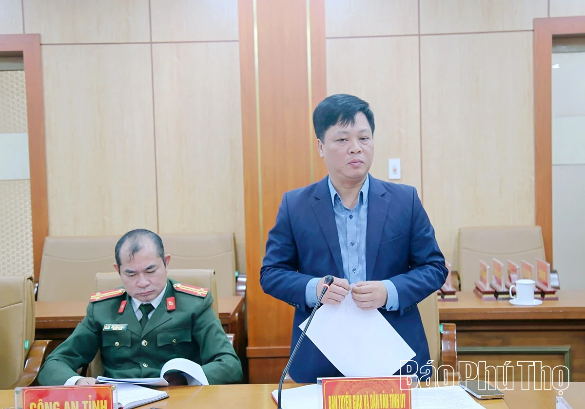 Phó Chủ tịch UBND tỉnh Nguyễn Khắc Hiếu nghe các Sở báo cáo một số dự thảo Nghị quyết, Quyết định, Kế hoạch