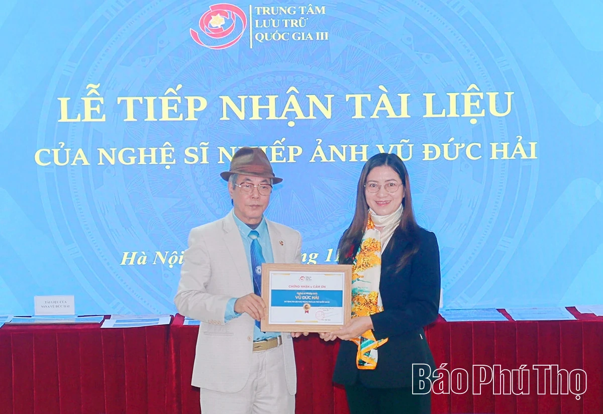 Trung tâm Lưu trữ quốc gia III tiếp nhận tài liệu của nghệ sĩ nhiếp ảnh Vũ Đức Hải