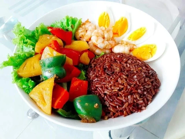 Chuyên gia hướng dẫn cách ăn cơm nguội giúp giảm cân và ổn định đường huyết