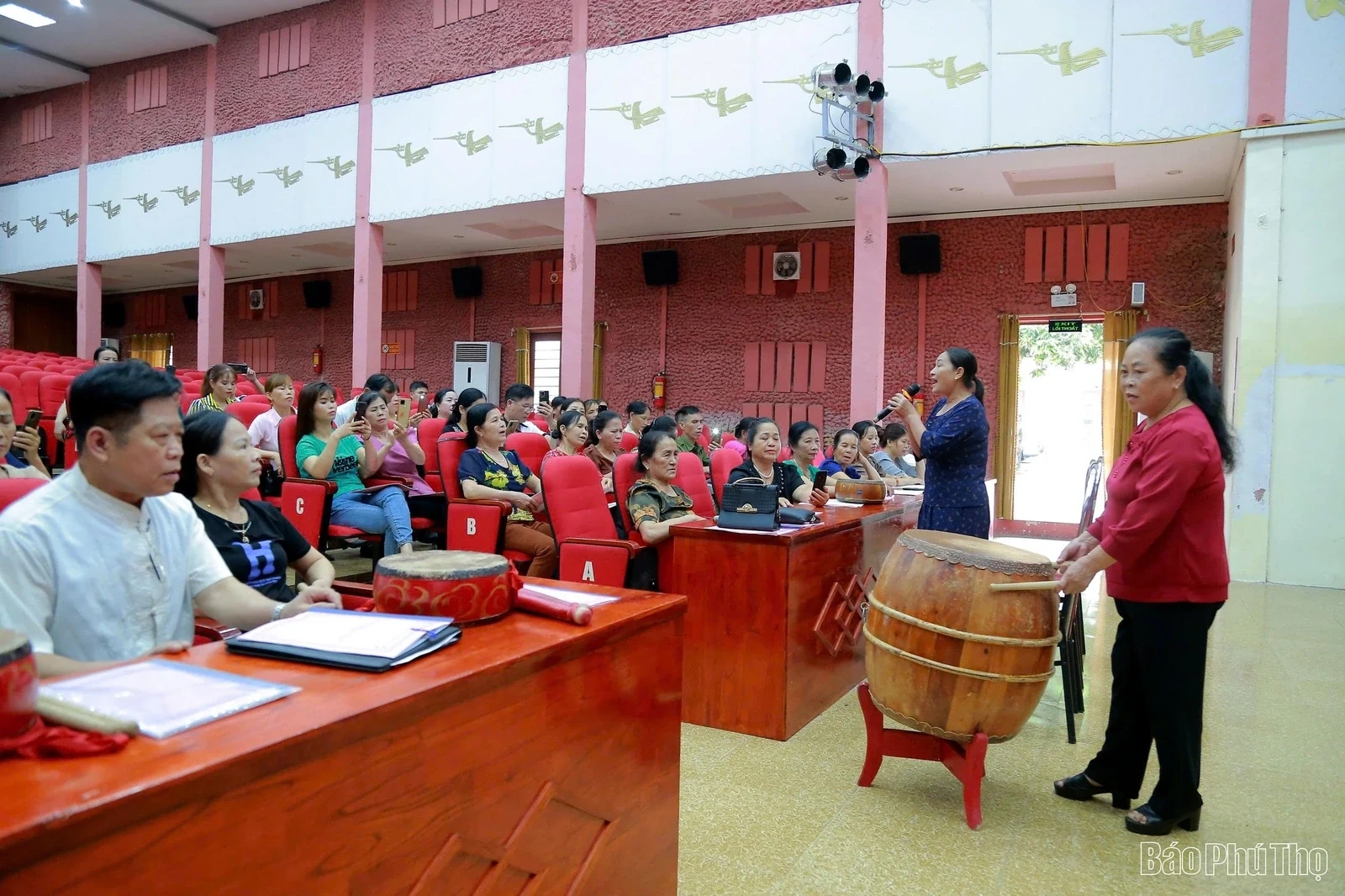 Keeping the Flame of Xoan singing Alive in the Flow of Development