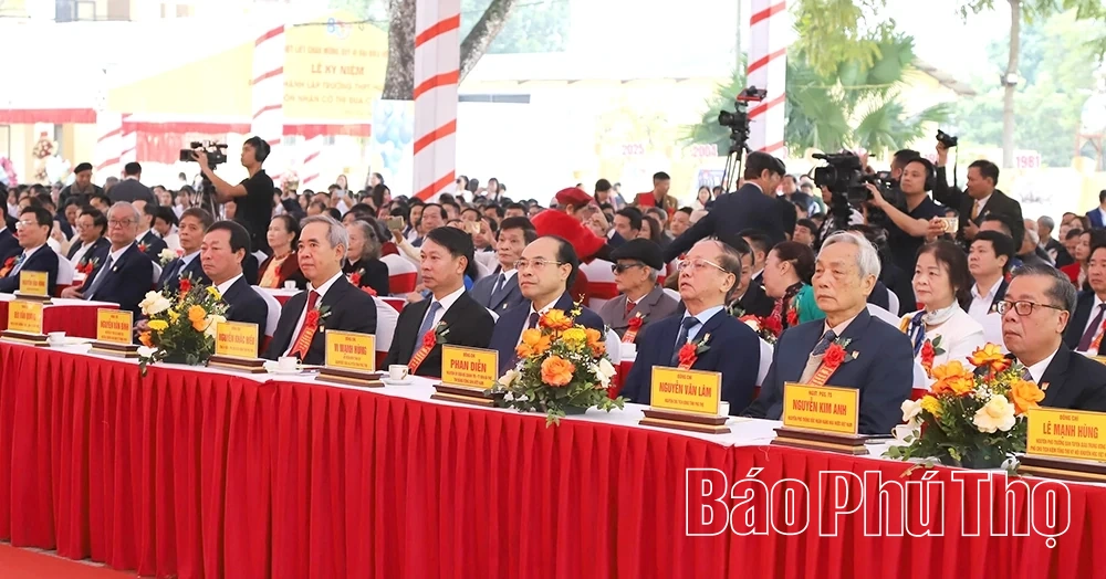 Trường THPT Hùng Vương kỷ niệm 80 năm thành lập và đón nhận Cờ thi đua Chính phủ