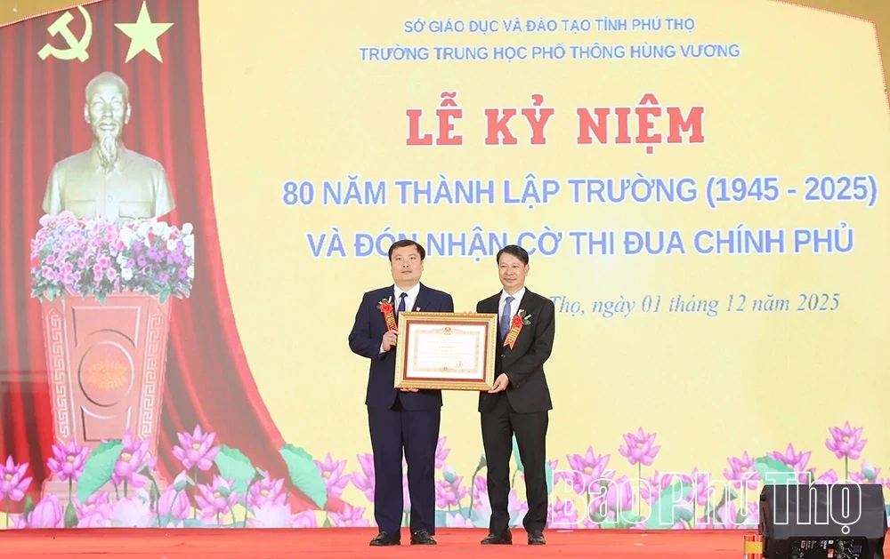 Trường THPT Hùng Vương kỷ niệm 80 năm thành lập và đón nhận Cờ thi đua Chính phủ
