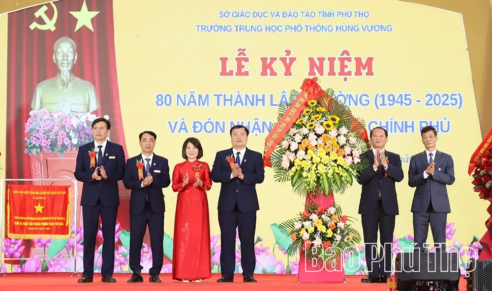 Trường THPT Hùng Vương kỷ niệm 80 năm thành lập và đón nhận Cờ thi đua Chính phủ