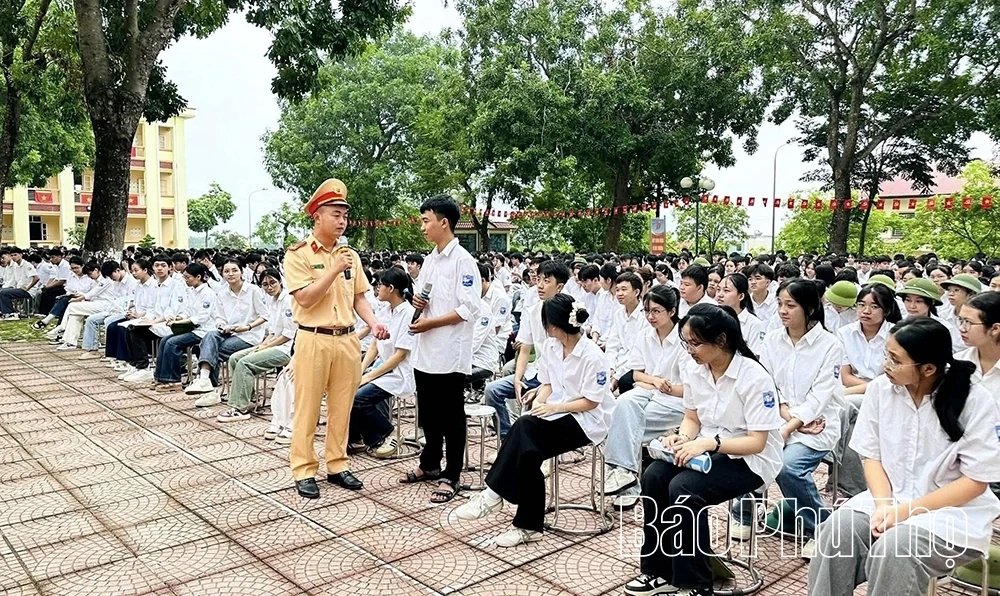 Chung tay xây dựng văn hóa giao thông trong trường học