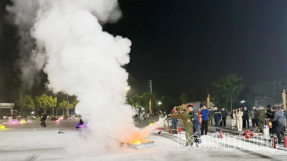 Tuyên truyền, trải nghiệm, thực hành kỹ năng chữa cháy cho người dân