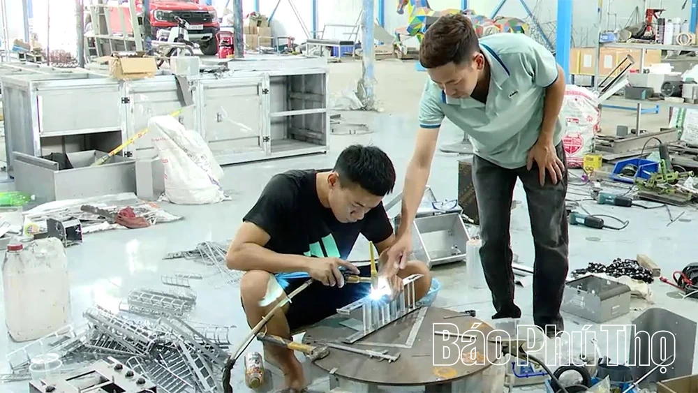 Người thợ làng đưa sản phẩm cơ khí Việt vươn tầm quốc tế