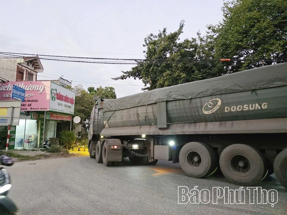 Xuất hiện tình trạng ách tắc giao thông tại khu vực đầu cầu Vĩnh Phú