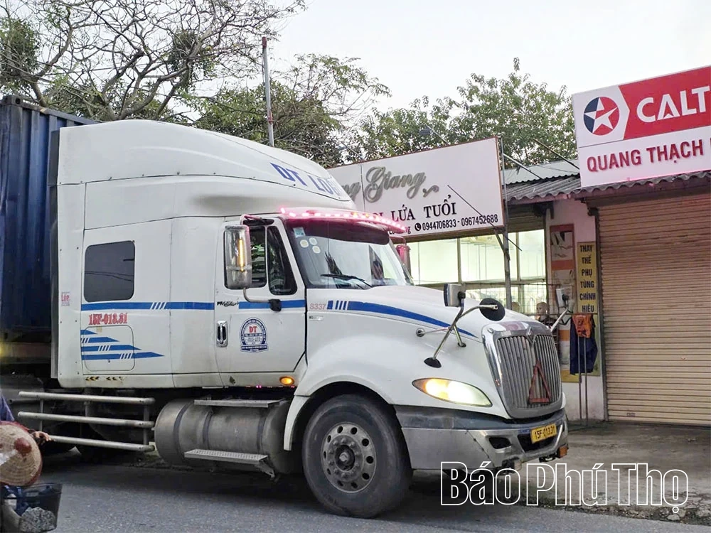 Xuất hiện tình trạng ách tắc giao thông tại khu vực đầu cầu Vĩnh Phú