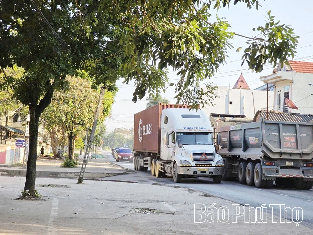 Xuất hiện tình trạng ách tắc giao thông tại khu vực đầu cầu Vĩnh Phú