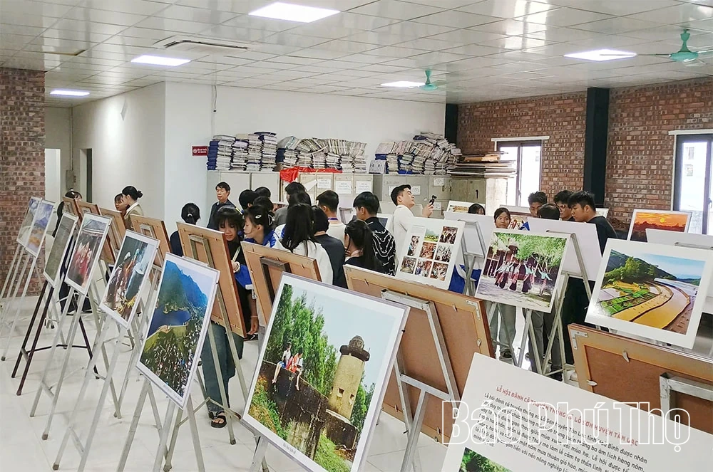 Trưng bày ảnh nghệ thuật “Vẻ đẹp quê hương Phú Thọ qua ống kính nhiếp ảnh”