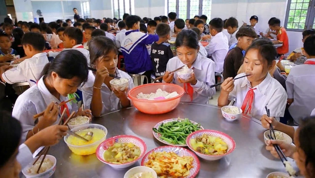 Ăn gì cho đúng ở tuổi học đường?