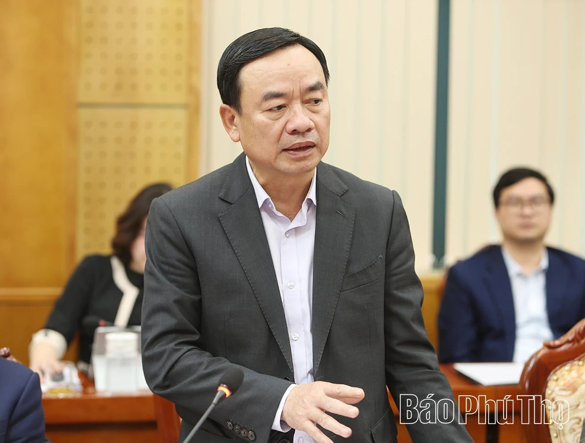 Bí thư Tỉnh ủy Trương Quốc Huy làm việc với Thường trực Đảng ủy các phường: Hòa Bình, Thống Nhất, Tân Hòa, Kỳ Sơn và xã Thịnh Minh