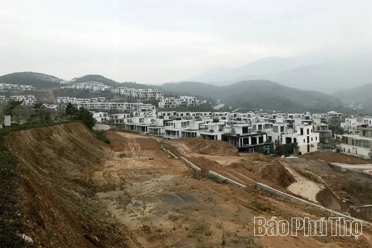 Vice Chairman of the Provincial Peoples Committee Vu Viet Van Inspects Project Progress in Luong Son and Lien Son Communes